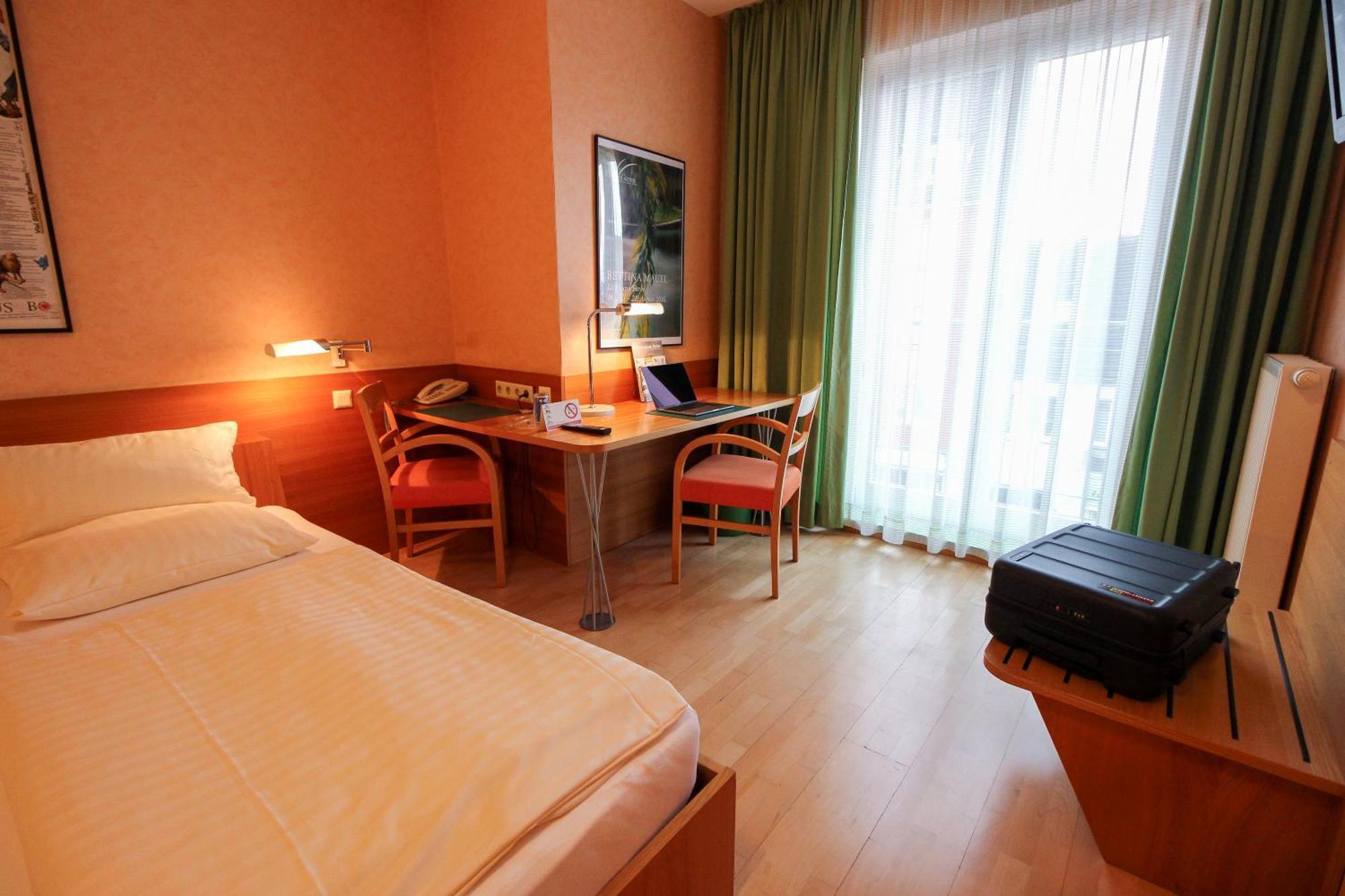 An der Persiluhr Stadt-gut-Hotel Lünen Exterior foto