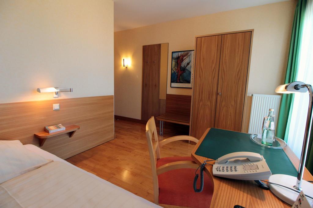 An der Persiluhr Stadt-gut-Hotel Lünen Exterior foto